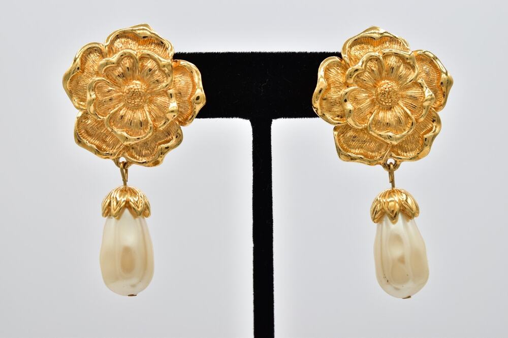 Avon Vintage Flower Pearl Drop Dangle Statement Earrings Gold Tone Signed BinAZ